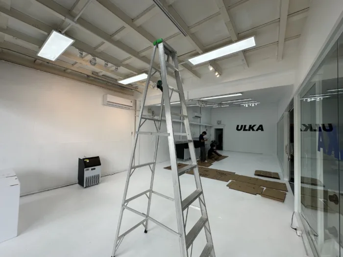 ทีมงาน ULKA เตรียมอุปกรณ์ในสาขาดอนเมือง