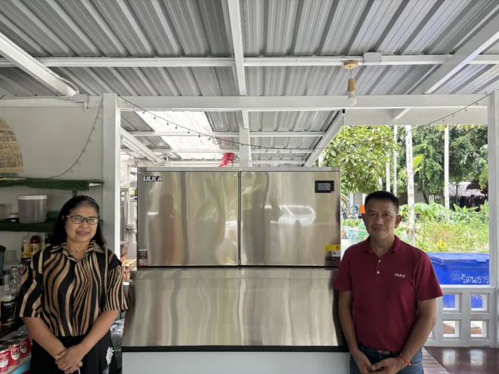 ทีมงาน ULKA และผู้ดูแลสถานที่ตรวจสอบเครื่องรุ่น XJ-1400