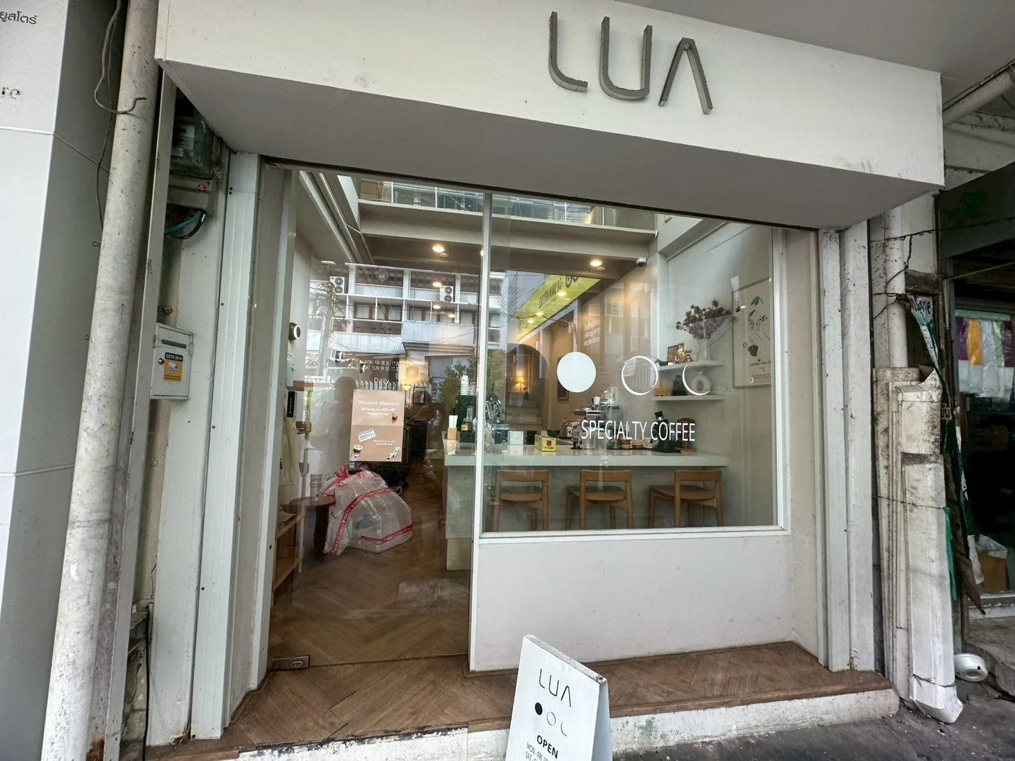 LUA Cafe: หน้าร้าน LUA Cafe