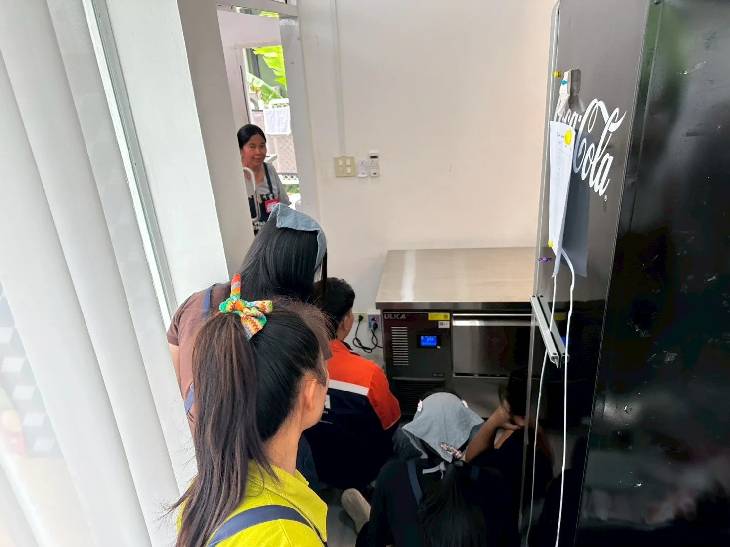 Play Cloud บางแก้ว บางพลี: ทีมงานอธิบายการใช้งานบริเวณเครื่อง