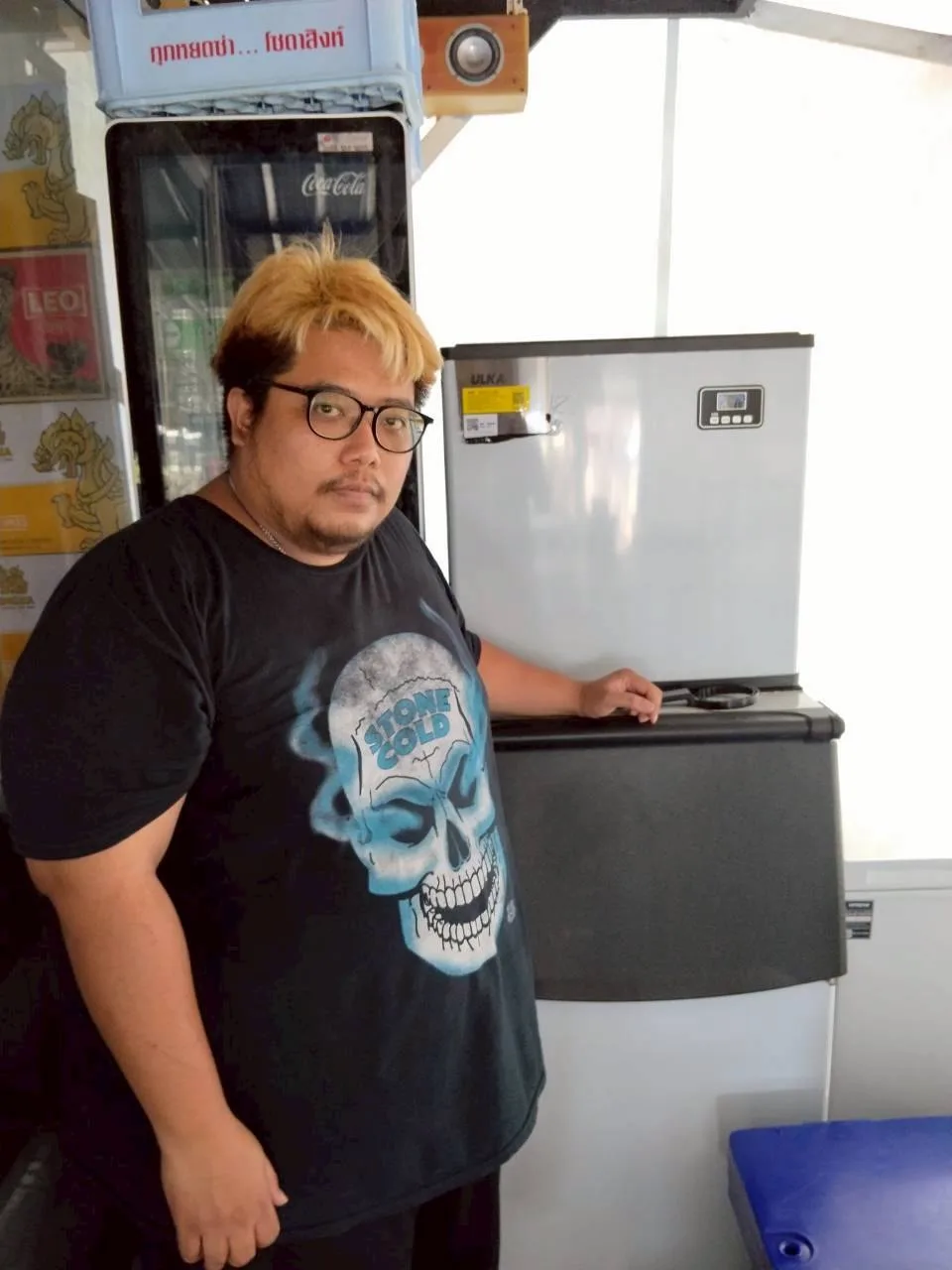 ร้านโสดบางแสน: ทีมงานและผู้ใช้งานบริเวณเครื่อง