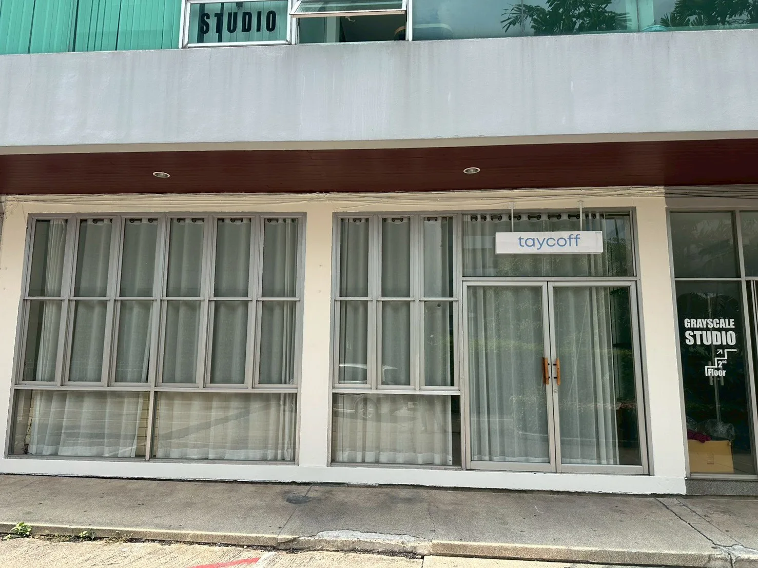 Taycoff coffeehouse: บริเวณร้านที่เข้าติดตั้ง