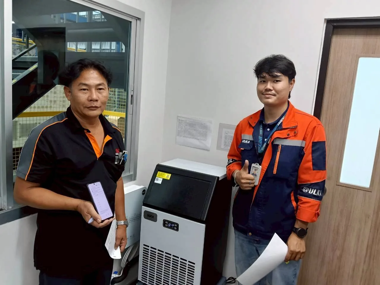 Toshiba สาขาบางปะกง: ทีมงานและผู้ใช้งานข้างตัวเครื่อง