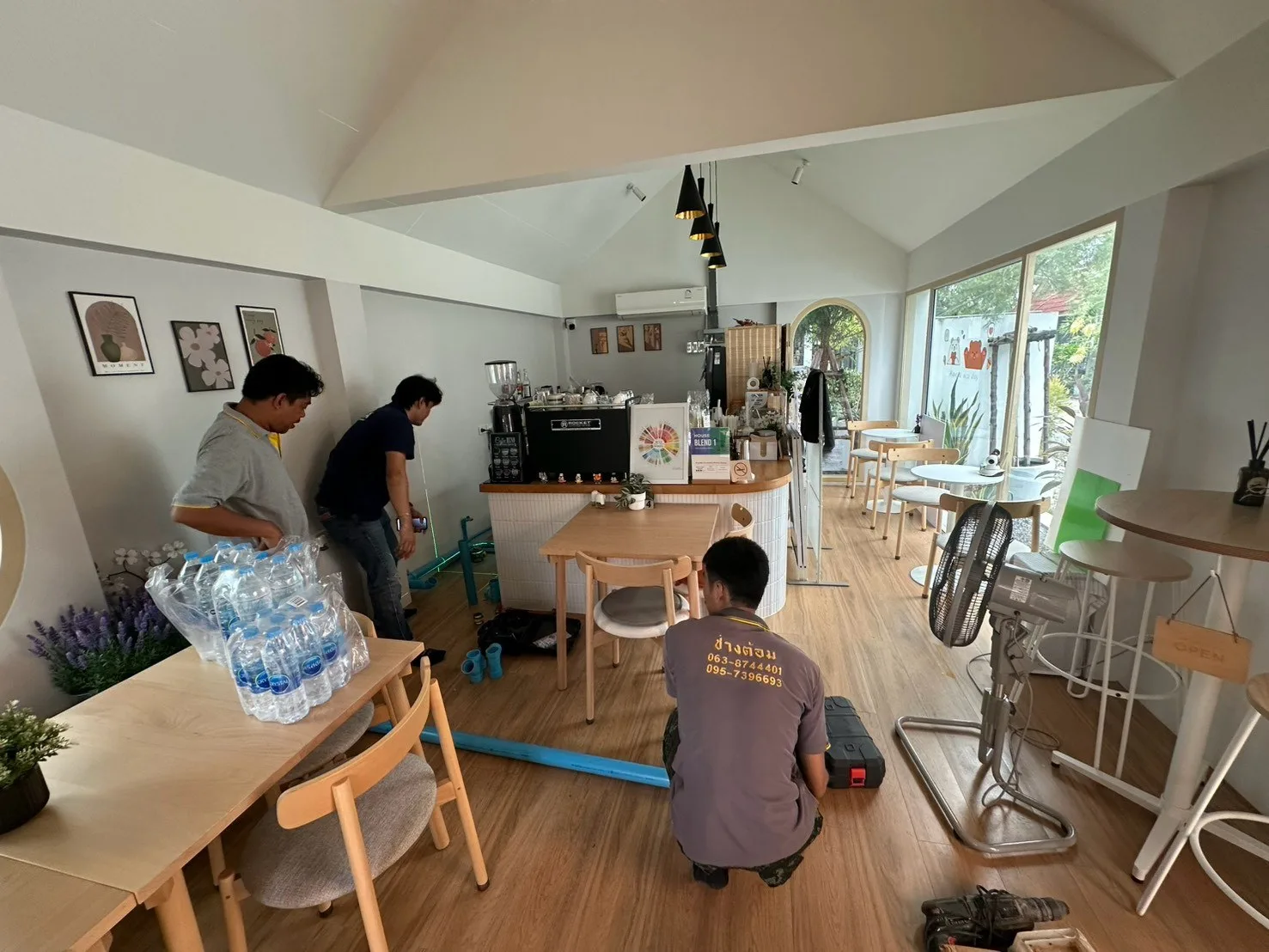 ทริปเปิลทรีท คาเฟ่: ทีมงานและผู้ใช้งานภายในร้าน