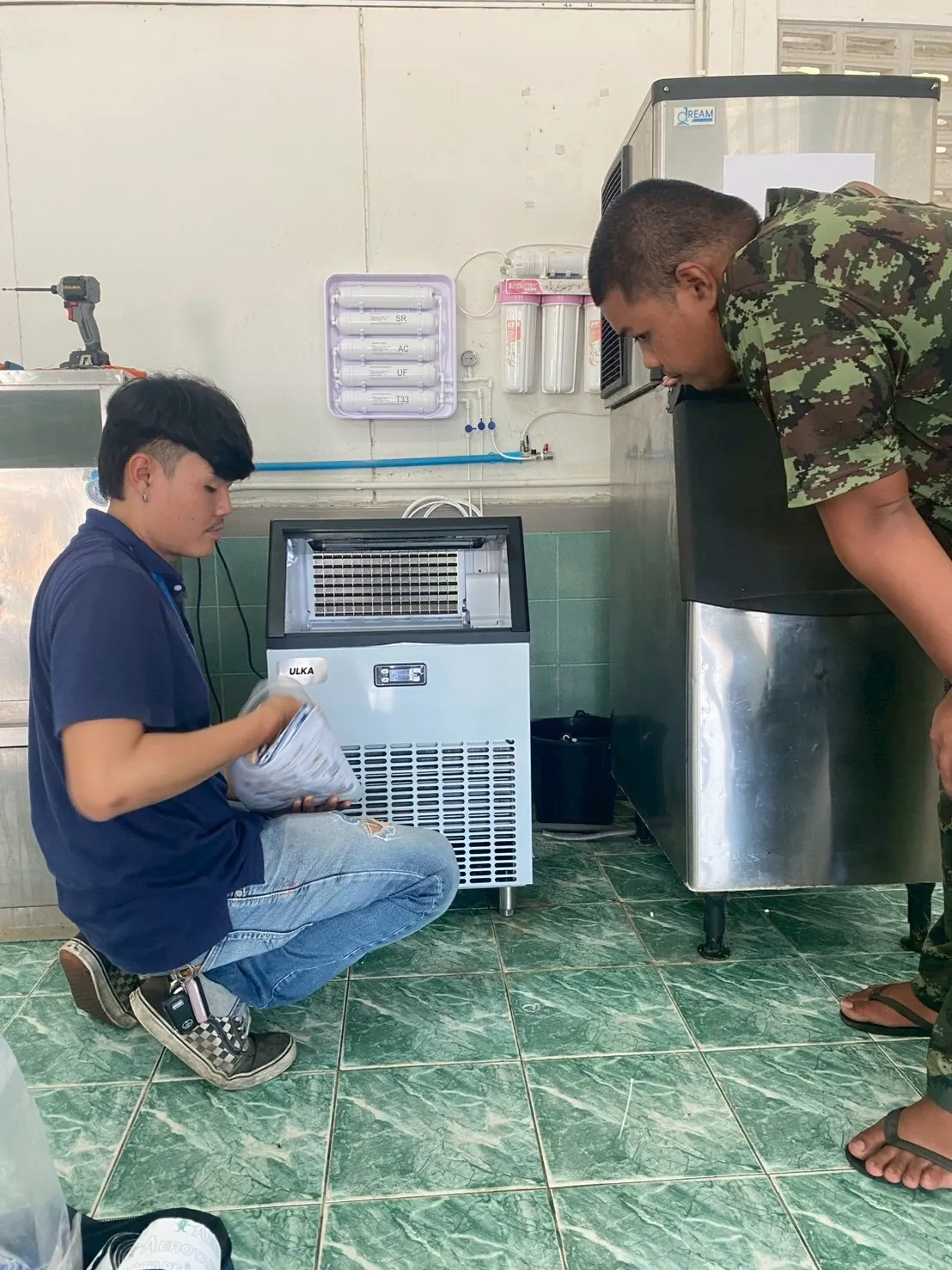 เครื่องทำน้ำแข็ง รุ่น 120F ที่ กองพันทหารช่างที่ 9 ภาพหน้างาน 3
