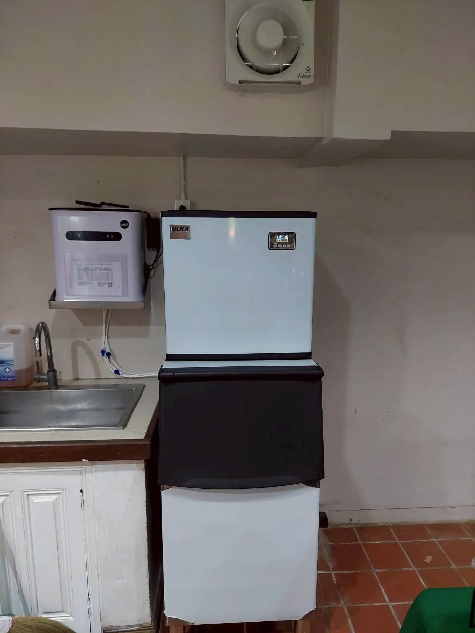 เครื่องทำน้ำแข็ง รุ่น 220F ที่ บริษัท จีเคบี แอสเซทส์ จำกัด ภาพหน้างาน 6