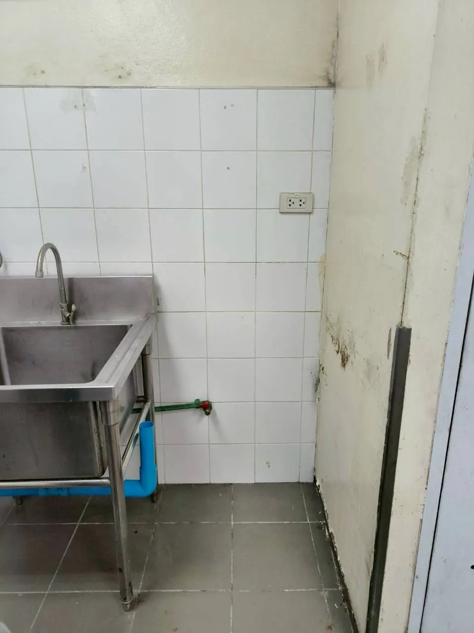 เครื่องทำน้ำแข็ง รุ่น 45M ที่ House of clean food — Grab kitchen วิภาวดี ภาพหน้างาน 8