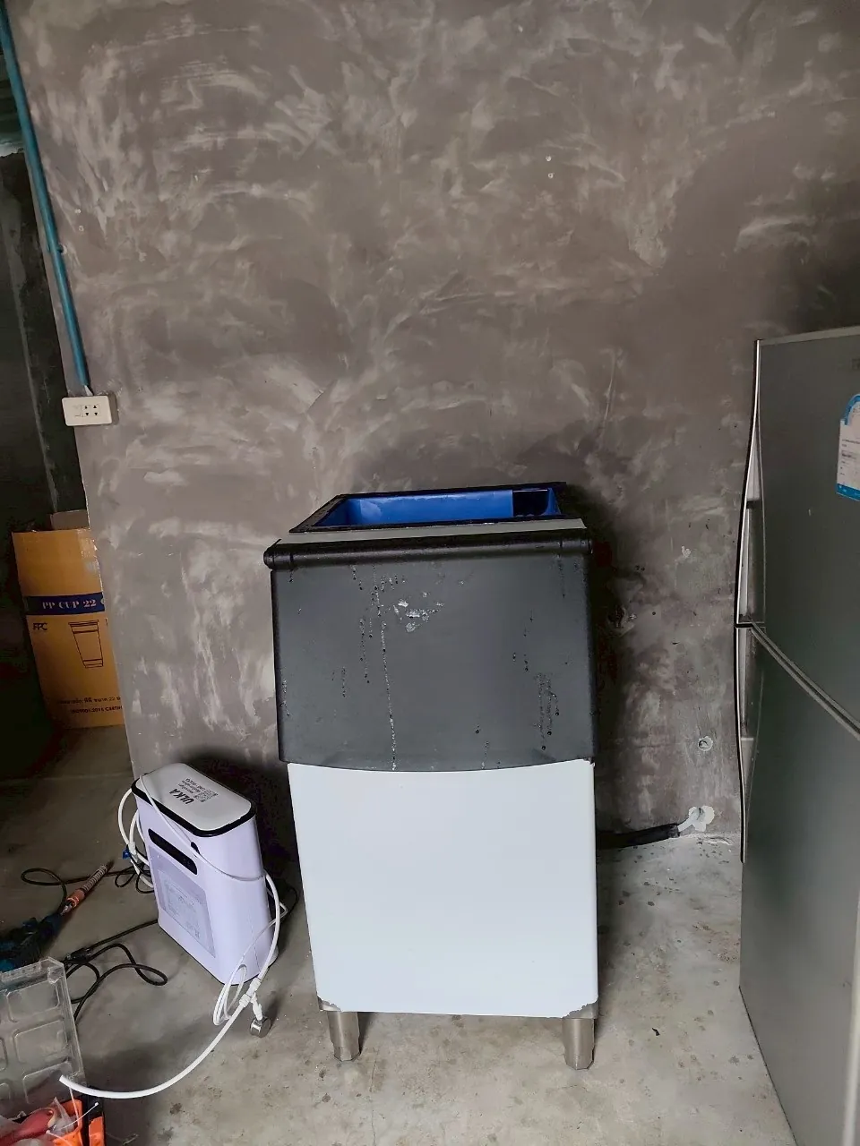เครื่องทำน้ำแข็ง รุ่น 350F ที่ ลีดเดอร์คอฟฟี่ นิคมอมตะซิตี้