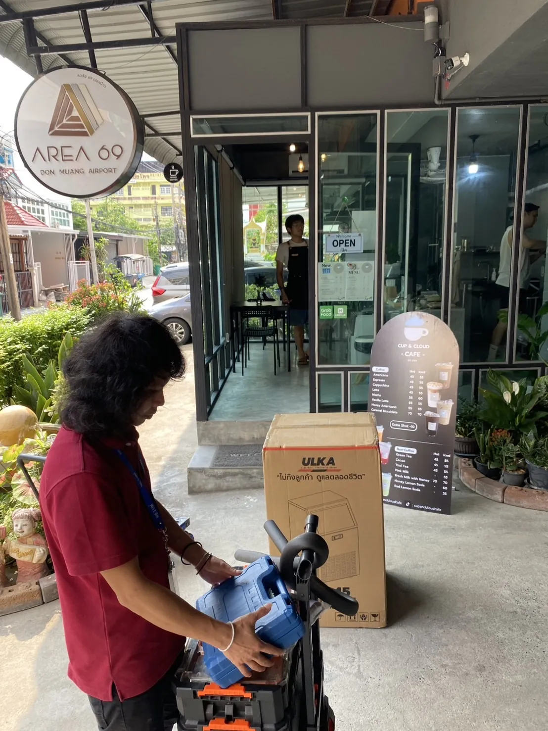 เครื่องทำน้ำแข็ง รุ่น 45F ที่ Cup & Cloud Cafe ภาพหน้างาน 1