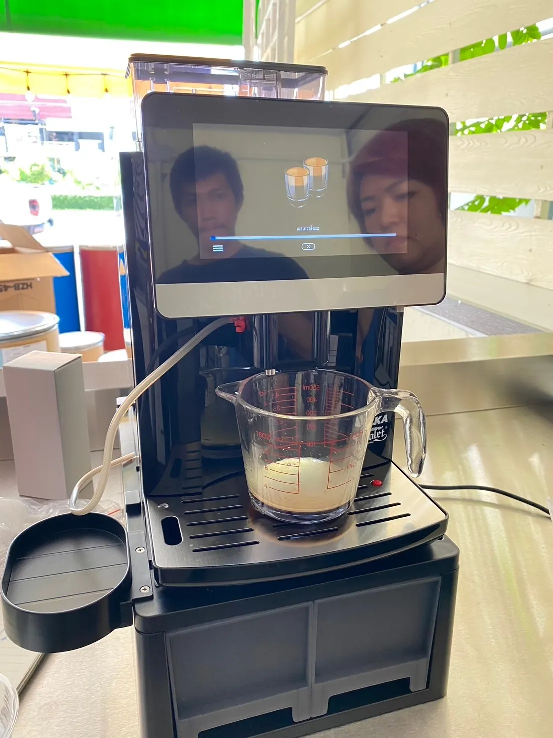 เครื่องทำน้ำแข็งและเครื่องชงกาแฟ รุ่น 45F+S9C ที่ ร้านไอศครีมพาเพลิน ภาพหน้างาน 3