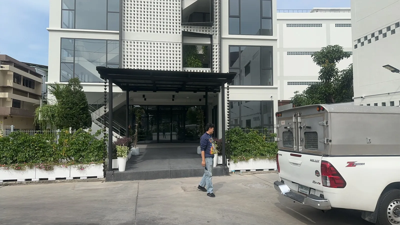 เครื่องทำน้ำแข็งและเครื่องชงกาแฟ รุ่น 120F+S9COM ที่ Tiny roots garden ภาพหน้างาน 8