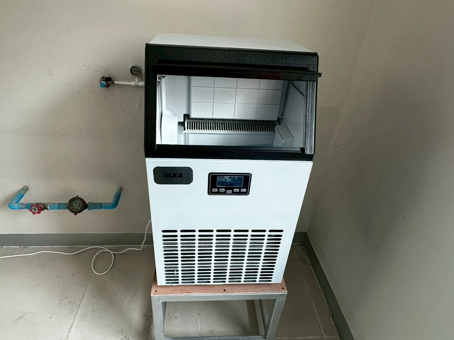 เครื่องทำน้ำแข็ง รุ่น 45M ที่ โรงอาหารวิทยาลัยนอร์ทกรุงเทพ รังสิต