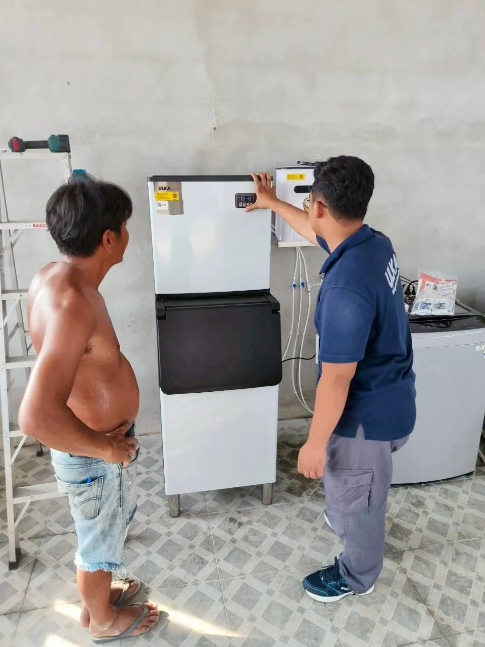 เครื่องทำน้ำแข็ง รุ่น 220F ที่ โรงหล่อพระมงคลชัยพุทธประทีปเรซิ่นทองเหลือง ภาพหน้างาน 1