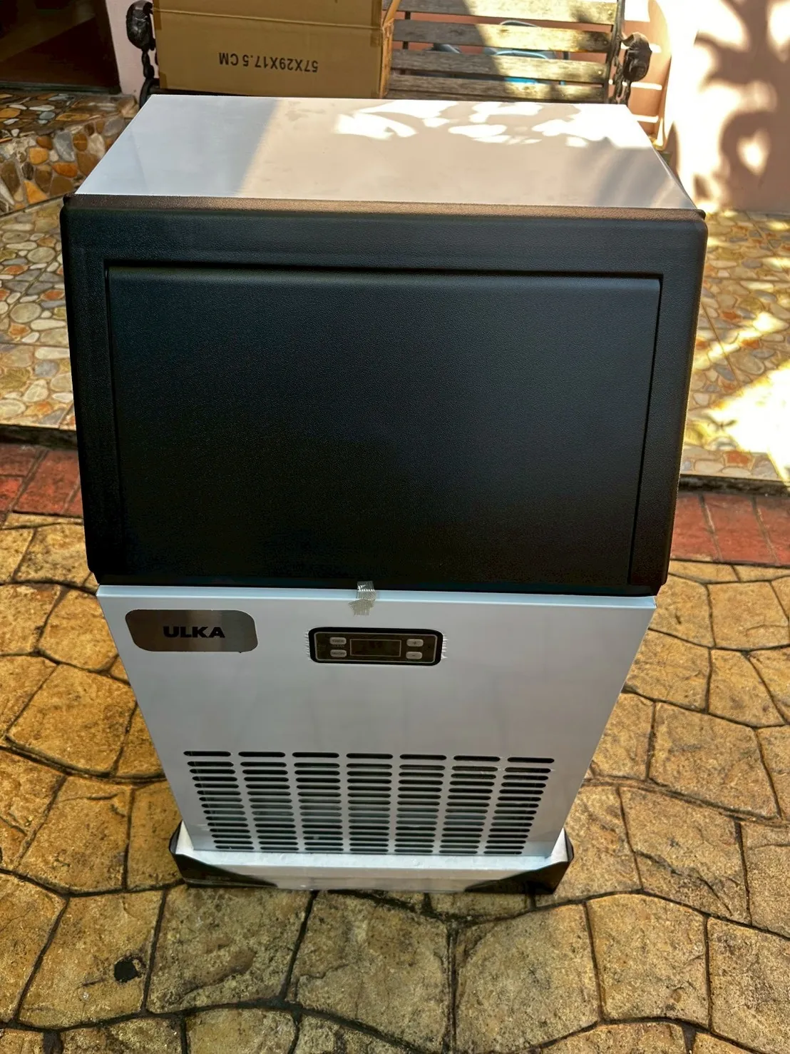 เครื่องทำน้ำแข็ง รุ่น 45F ที่ พลอยขุมทองบูติกรีสอร์ท ภาพหน้างาน 6