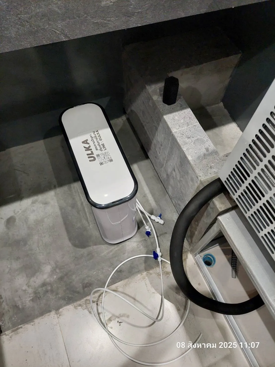 เครื่องทำน้ำแข็ง รุ่น 120F ที่ THREE Coffee Roaster ภาพหน้างาน 1