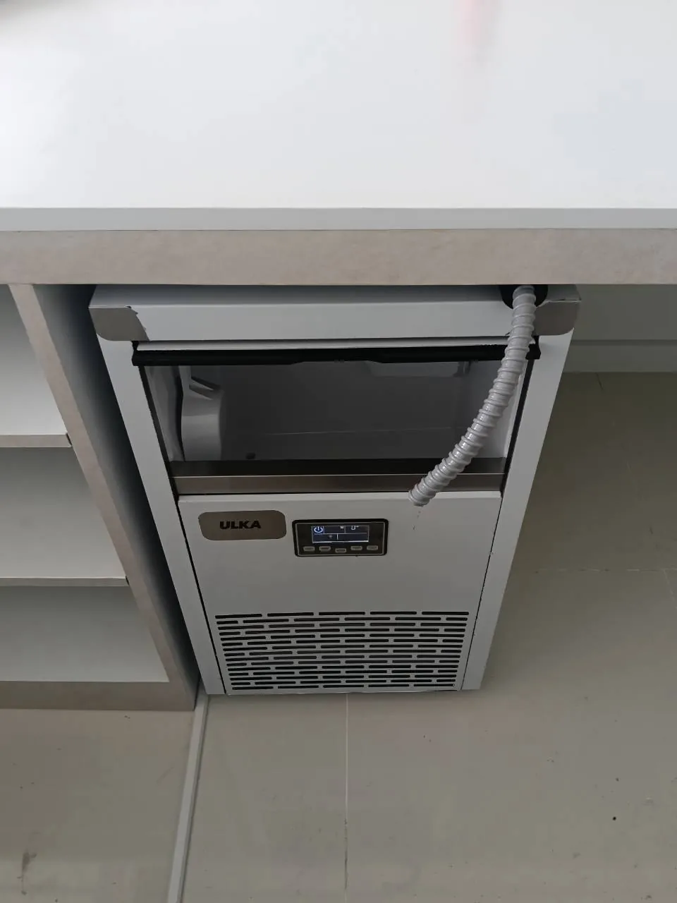 เครื่องทำน้ำแข็ง รุ่น 65S+U5 ที่ หน้างานจังหวัดชลบุรี ภาพหน้างาน 3