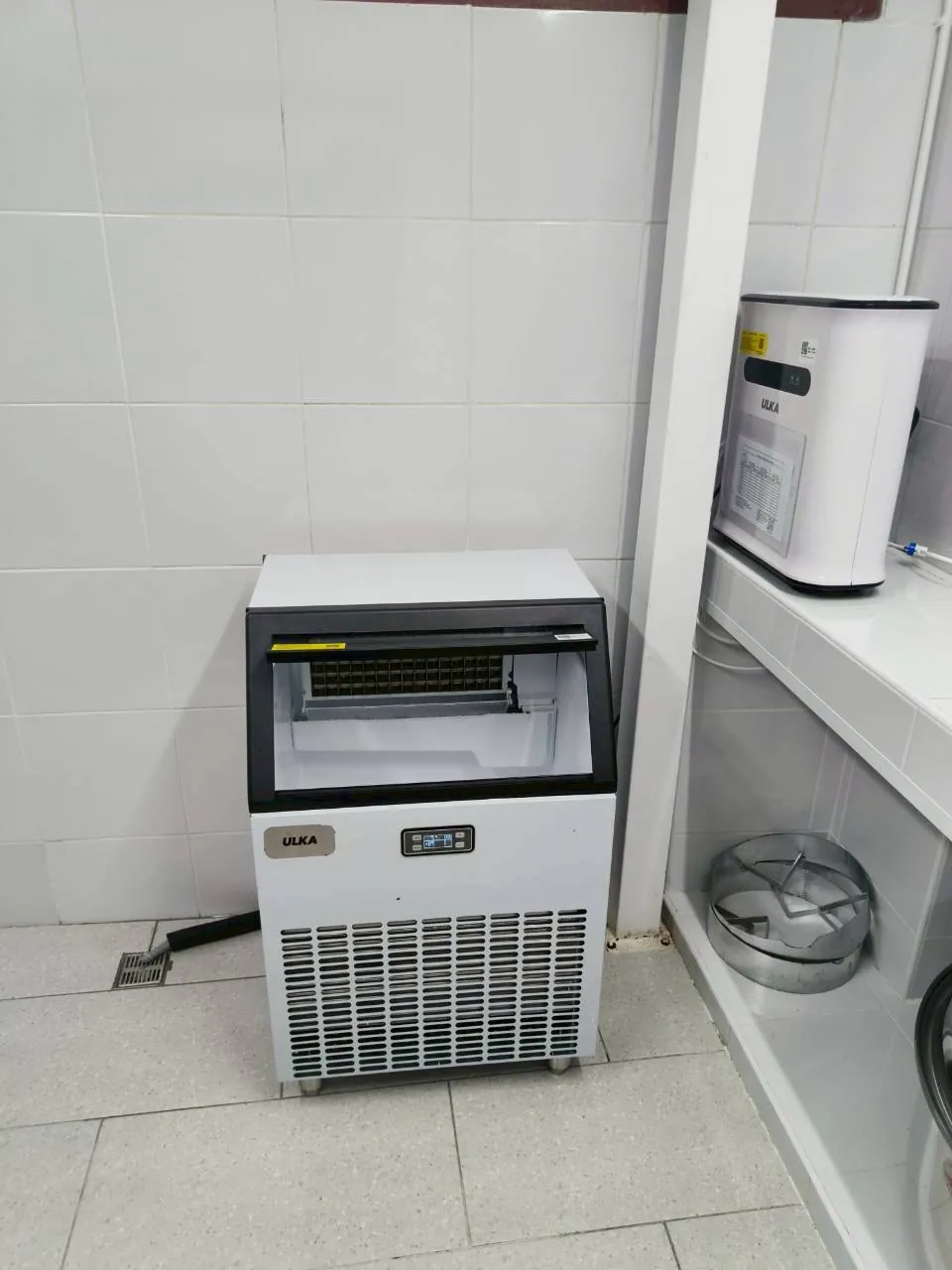 เครื่องทำน้ำแข็ง รุ่น 120F+ROG600 ที่ หน้างานเขตดินแดง ภาพหน้างาน 4