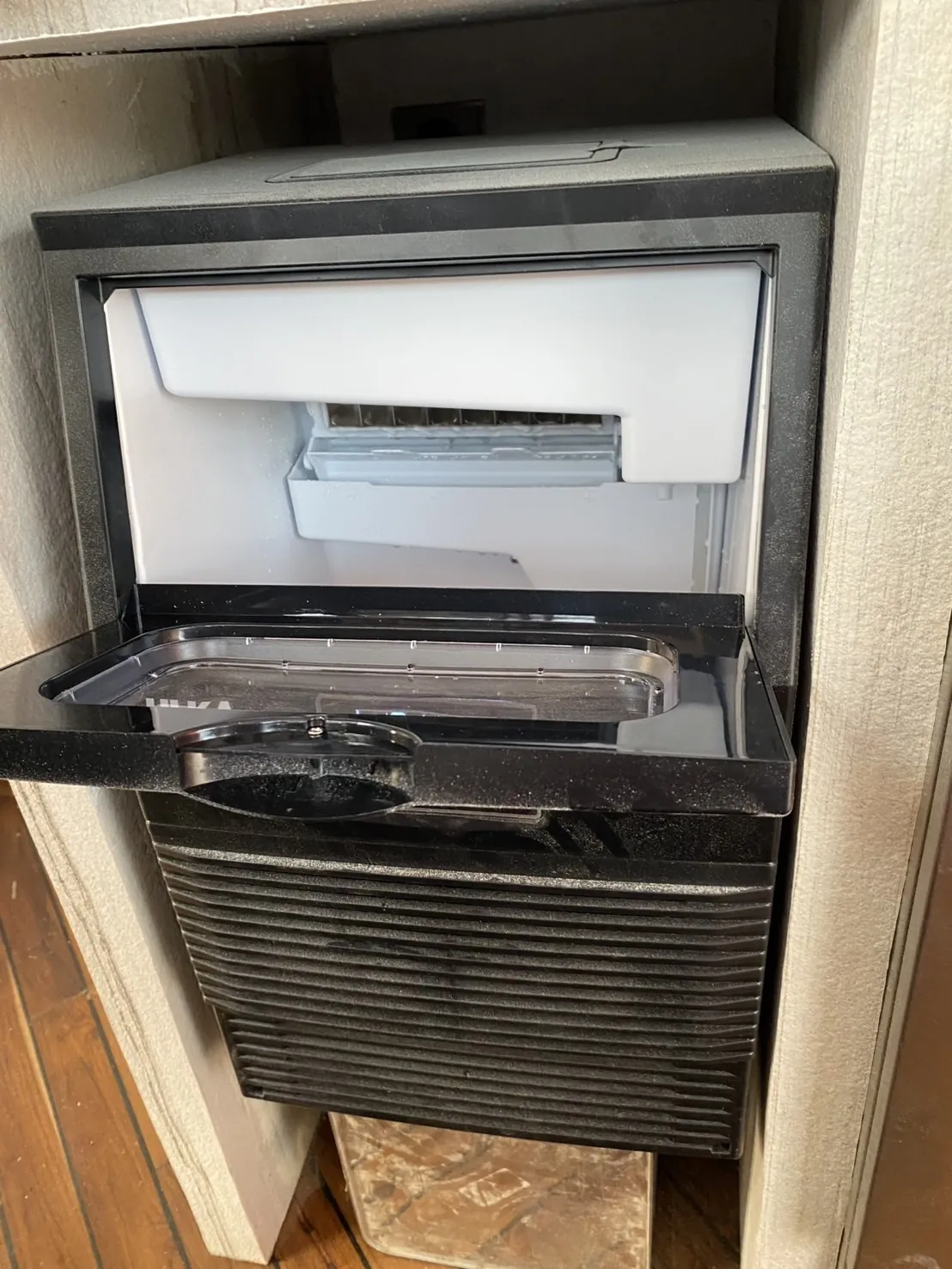 เครื่องทำน้ำแข็ง รุ่น 120F ที่ บริษัท อู่กรุงเทพ จำกัด