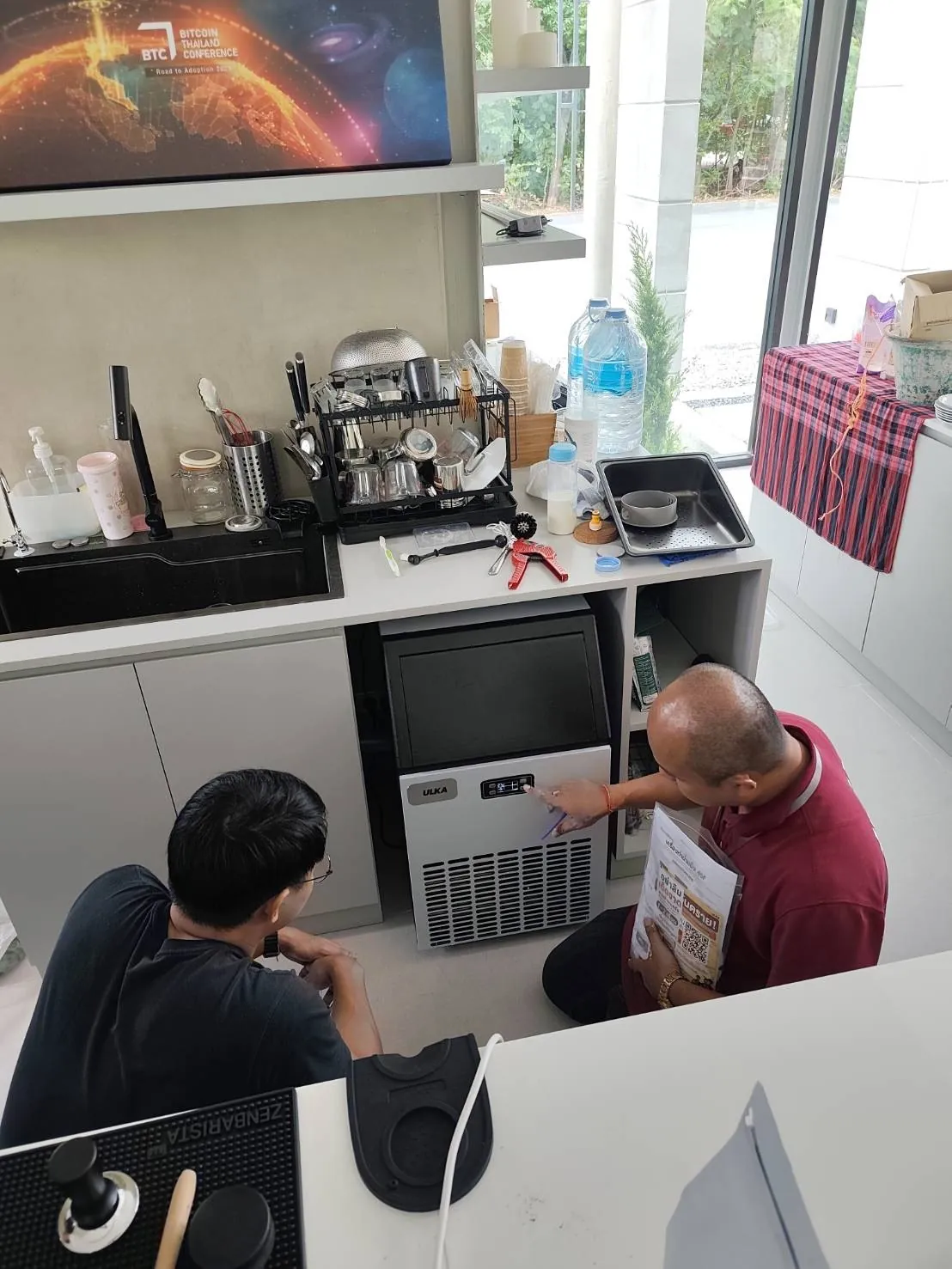 เครื่องทำน้ำแข็ง รุ่น 45F ที่ บริษัท โฉลกดอทคอม จำกัด ภาพหน้างาน 3