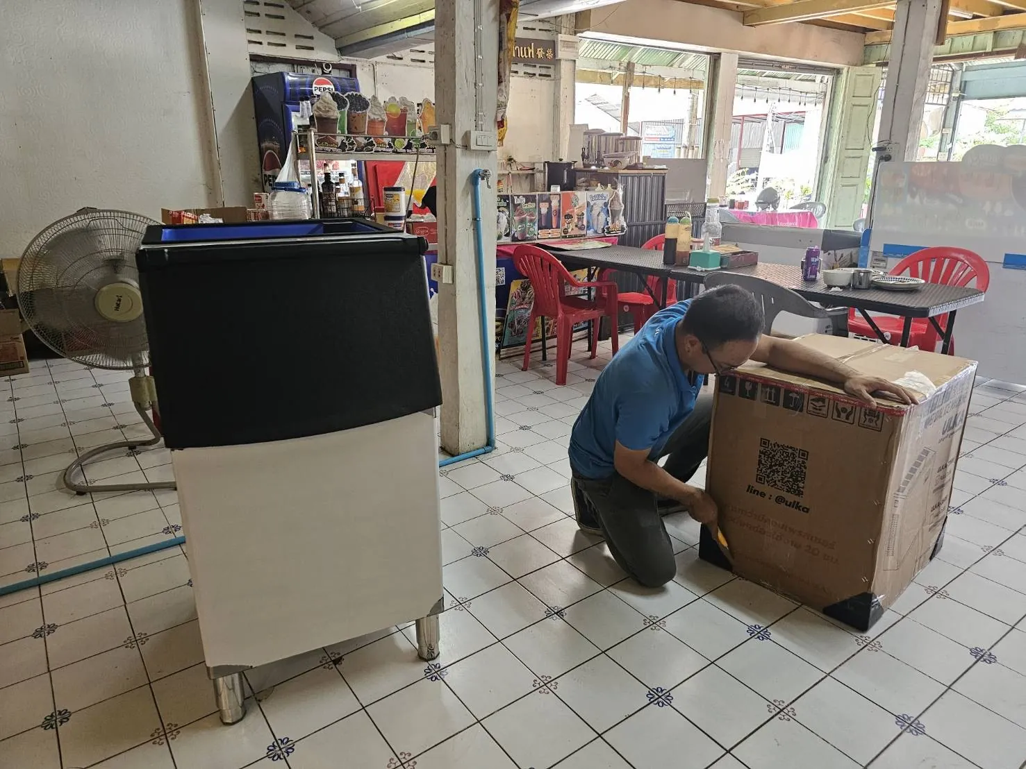 เครื่องทำน้ำแข็ง รุ่น 220F ที่ ร้านข้าวมันไก่ผู้พัน ภาพหน้างาน 2
