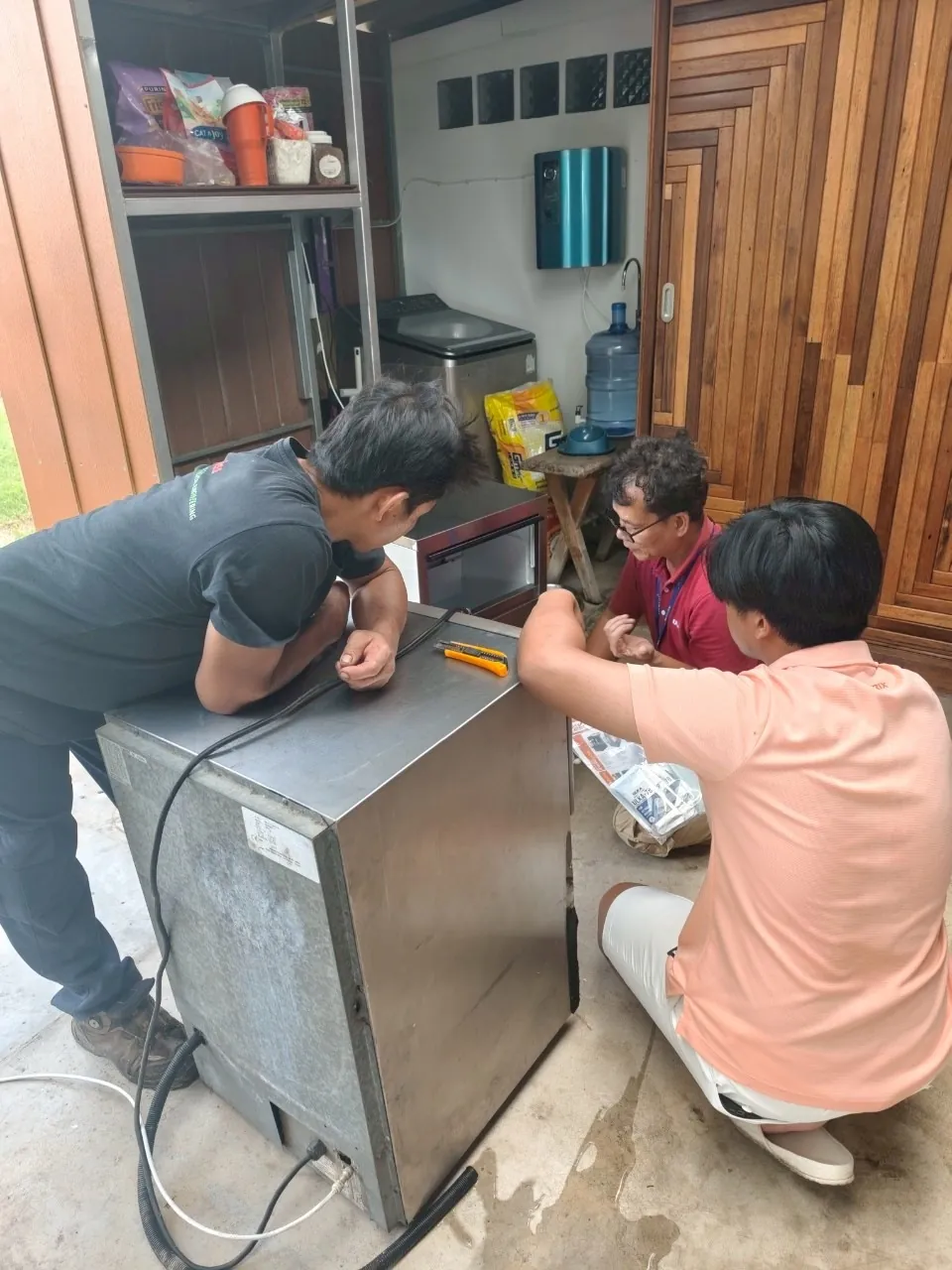 เครื่องทำน้ำแข็ง รุ่น 65S ที่ บริษัท ลัคกี้ โปรเกรส ซัพพลาย จำกัด ภาพหน้างาน 2