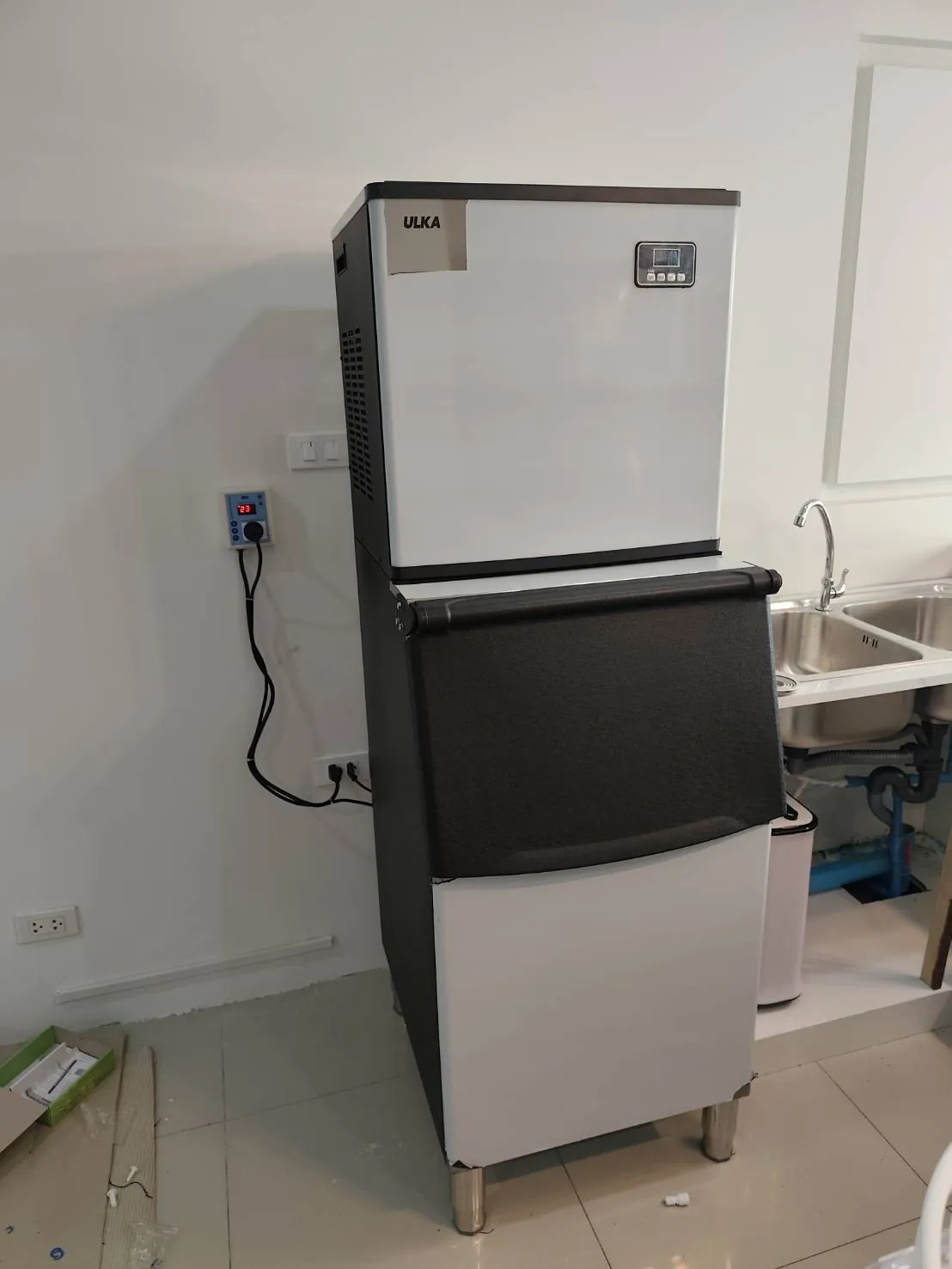 เครื่องทำน้ำแข็ง รุ่น 350F ที่ บริษัท เพกาซัส เออีซี จำกัด
