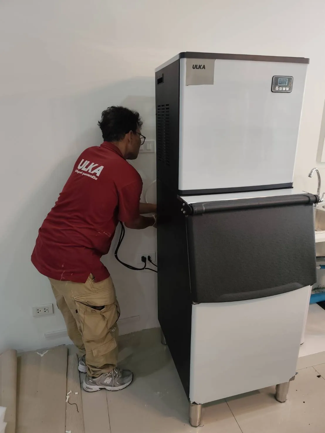 เครื่องทำน้ำแข็ง รุ่น 350F ที่ บริษัท เพกาซัส เออีซี จำกัด ภาพหน้างาน 2