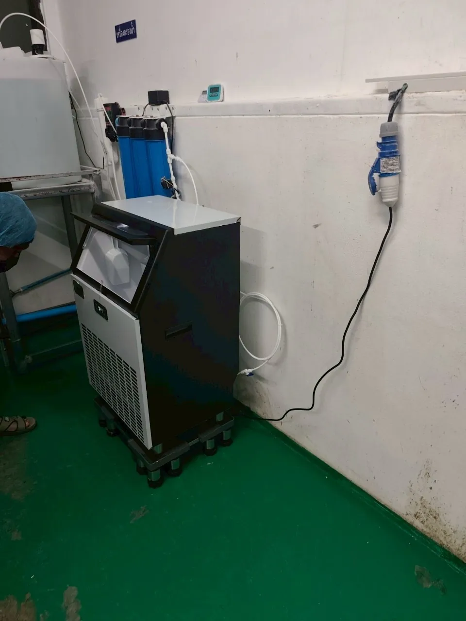 เครื่องทำน้ำแข็ง รุ่น 120F ที่ บริษัท ตาหยอง เบเกอรี่ จำกัด