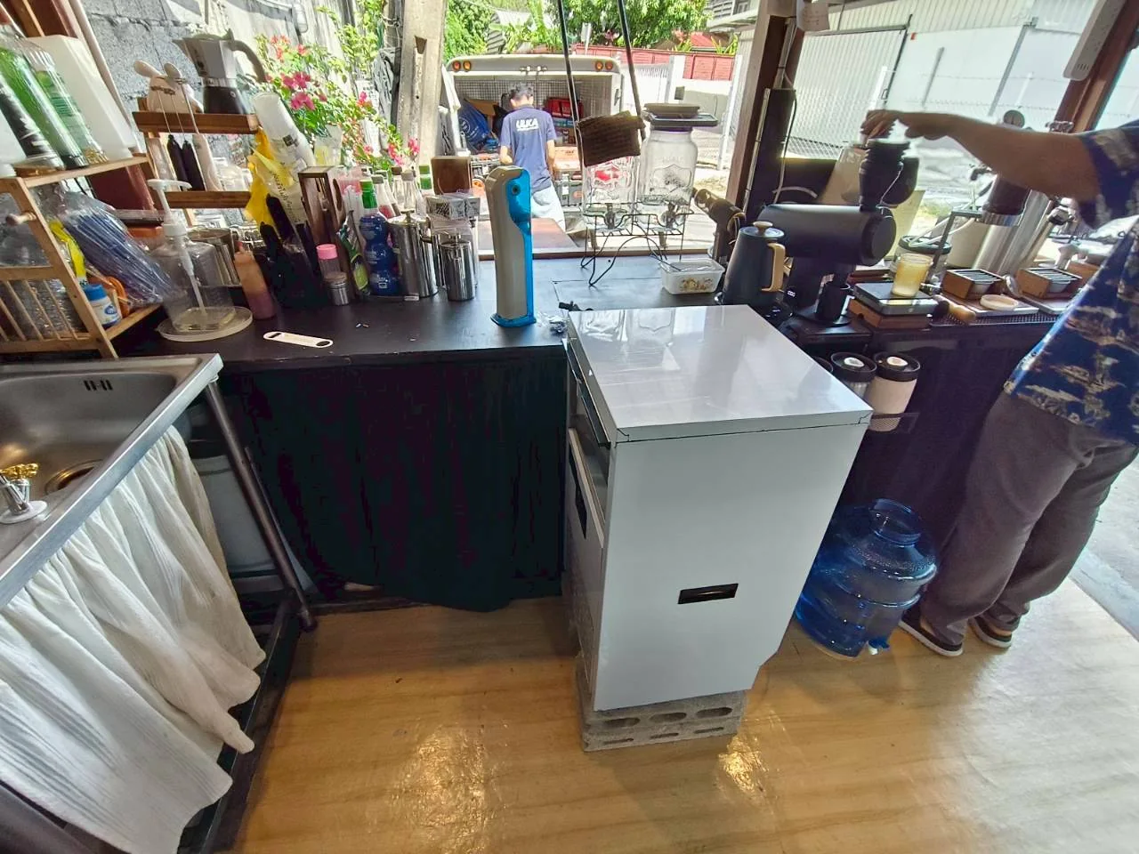 Coffee and Beer — ภาพหน้างานติดตั้งเครื่องทำน้ำแข็ง 8