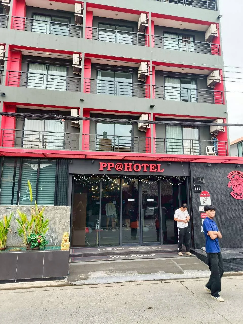 โรงแรม พีพี แอด โฮเทล — ภาพหน้างานติดตั้งเครื่องทำน้ำแข็ง 1