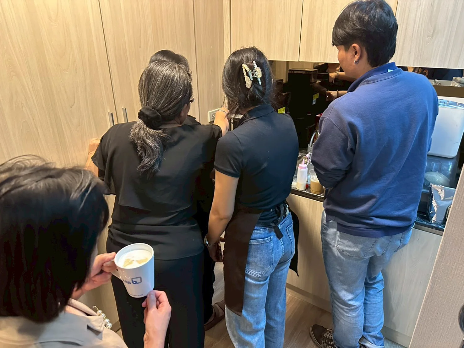 บริษัท สหคิม มอเตอร์ จำกัด — ภาพหน้างานติดตั้งเครื่องชงกาแฟและเครื่องปั่น 7
