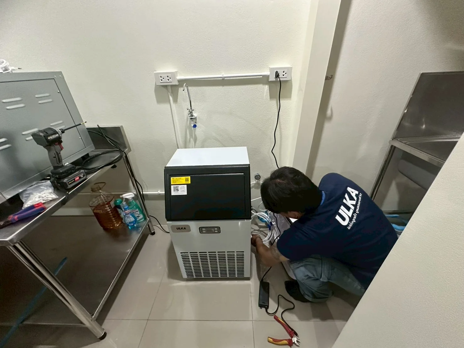 บริษัท ซอลท์ ชูการ์ เปปเปอร์ จำกัด — ภาพหน้างานติดตั้งเครื่องทำน้ำแข็ง 4
