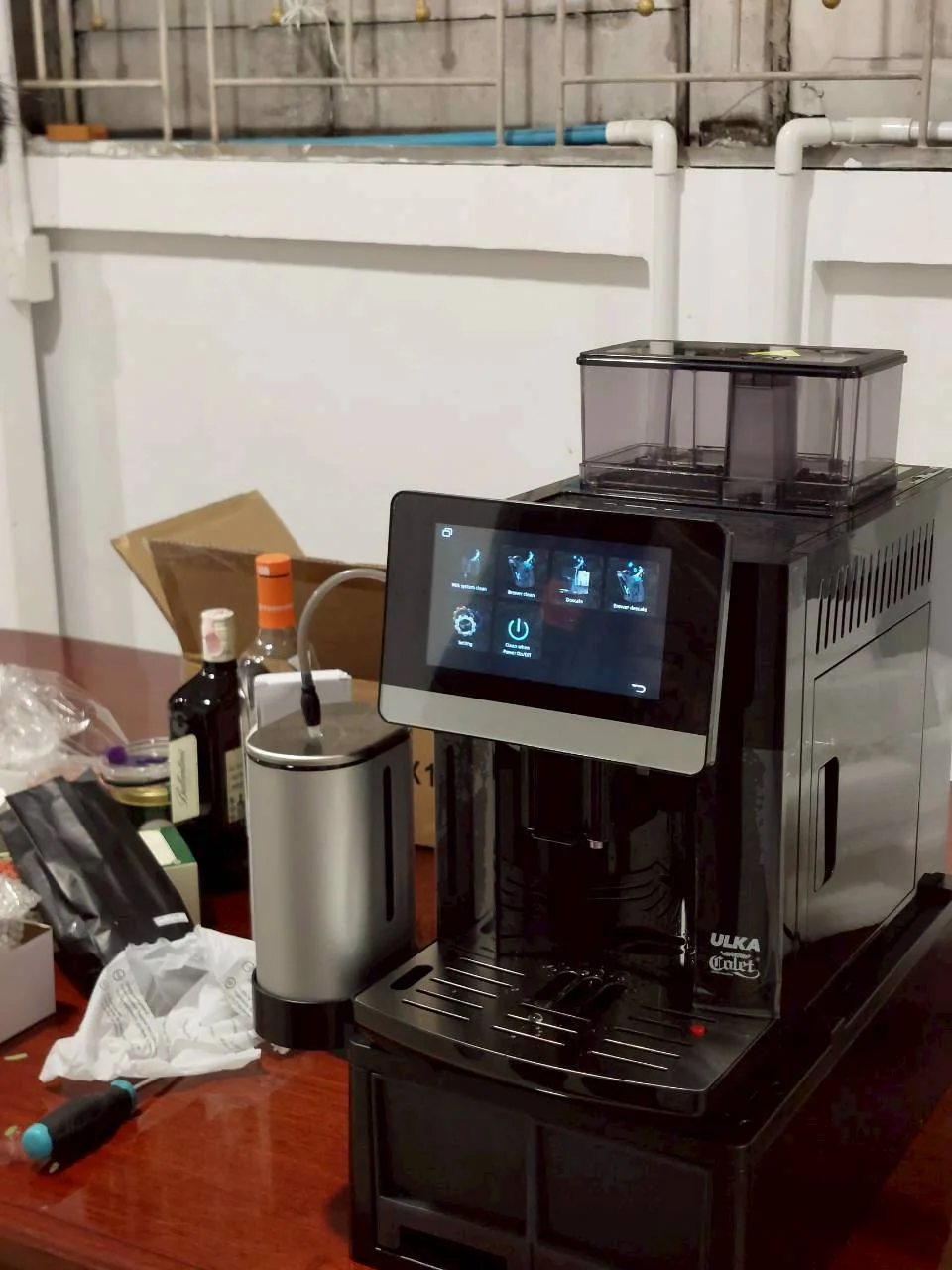 บริษัท ยูไนเต็ดเกรซ จำกัด — ภาพหน้างานติดตั้งเครื่องชงกาแฟ 2