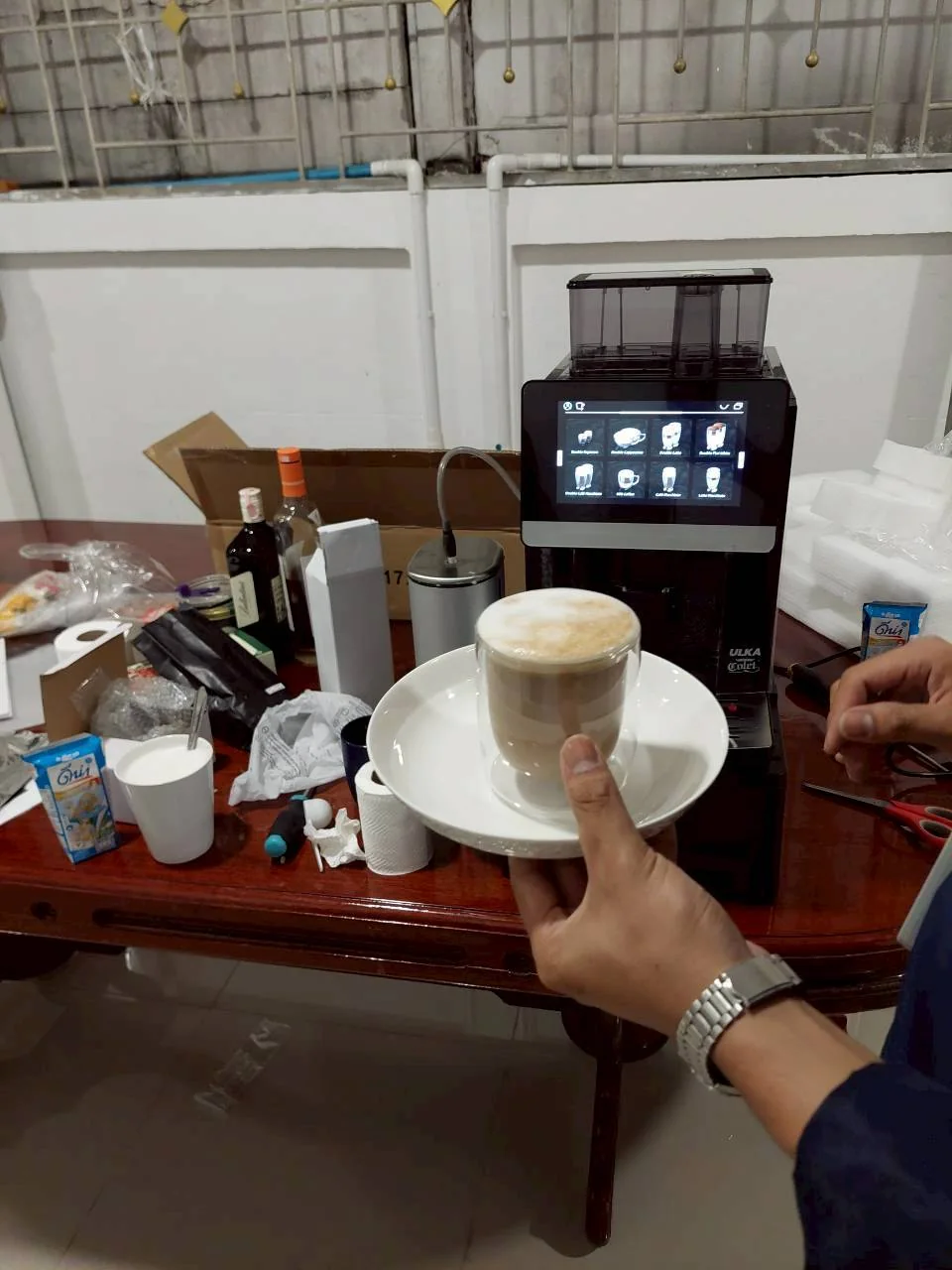 บริษัท ยูไนเต็ดเกรซ จำกัด — ภาพหน้างานติดตั้งเครื่องชงกาแฟ 4