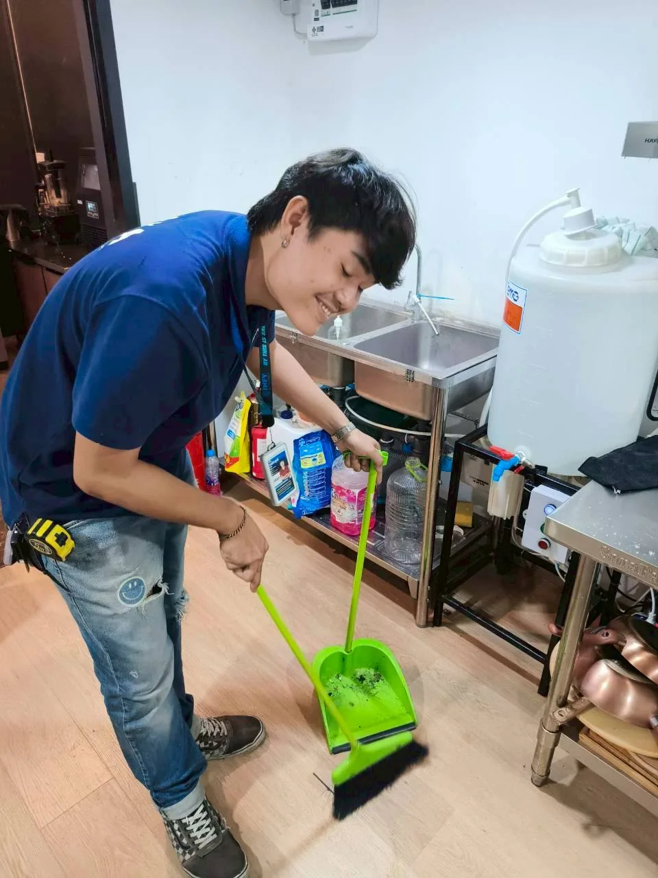 ZUZU CLINIC — บริษัท ซูซู คอร์ปอเรชั่น จำกัด — ภาพหน้างานติดตั้งเครื่องทำน้ำแข็ง 3