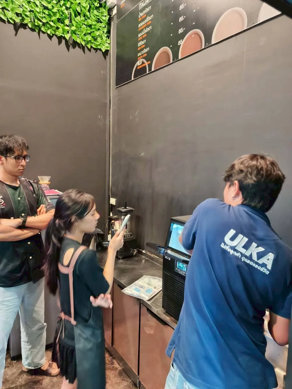 ZUZU CLINIC — บริษัท ซูซู คอร์ปอเรชั่น จำกัด — ภาพหน้างานติดตั้งเครื่องทำน้ำแข็ง 5